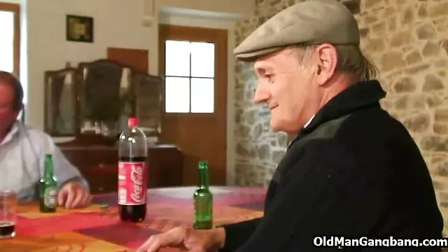 Sexy blonde un film porno français gratuit salope les doigts elle-même