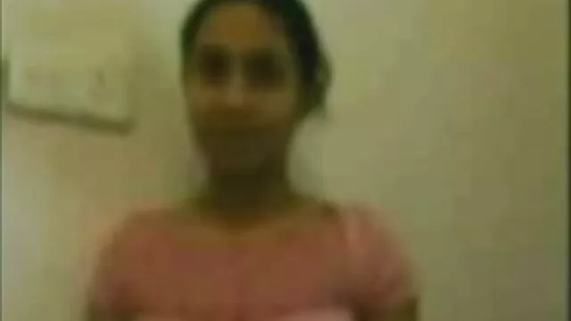 Une indienne chaude et excitée film de sex gratuit francais chevauche une bite