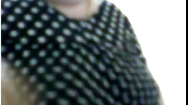 Une pute mature avec film adulte francais gratuit de faux seins se baise avec un gode